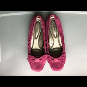 Magenta trotters shoes